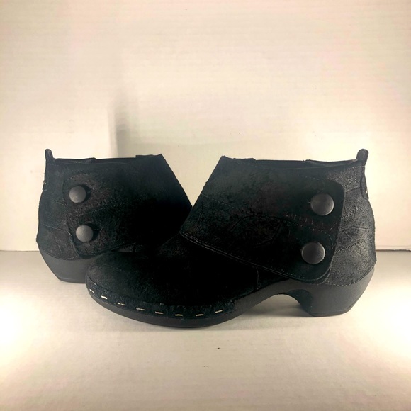 Merrill Black Button Suede Ankle Booties Women’s size 10 - Picture 1 of 16